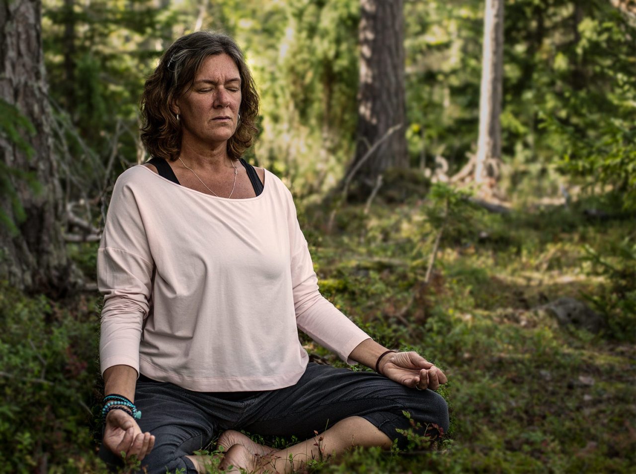 Padmasana_skogen